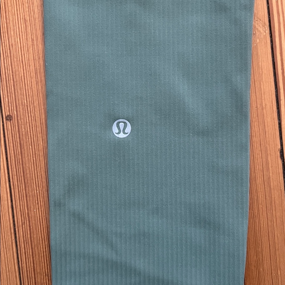 Lululemon size 4 leggings - Picture 2 of 6
